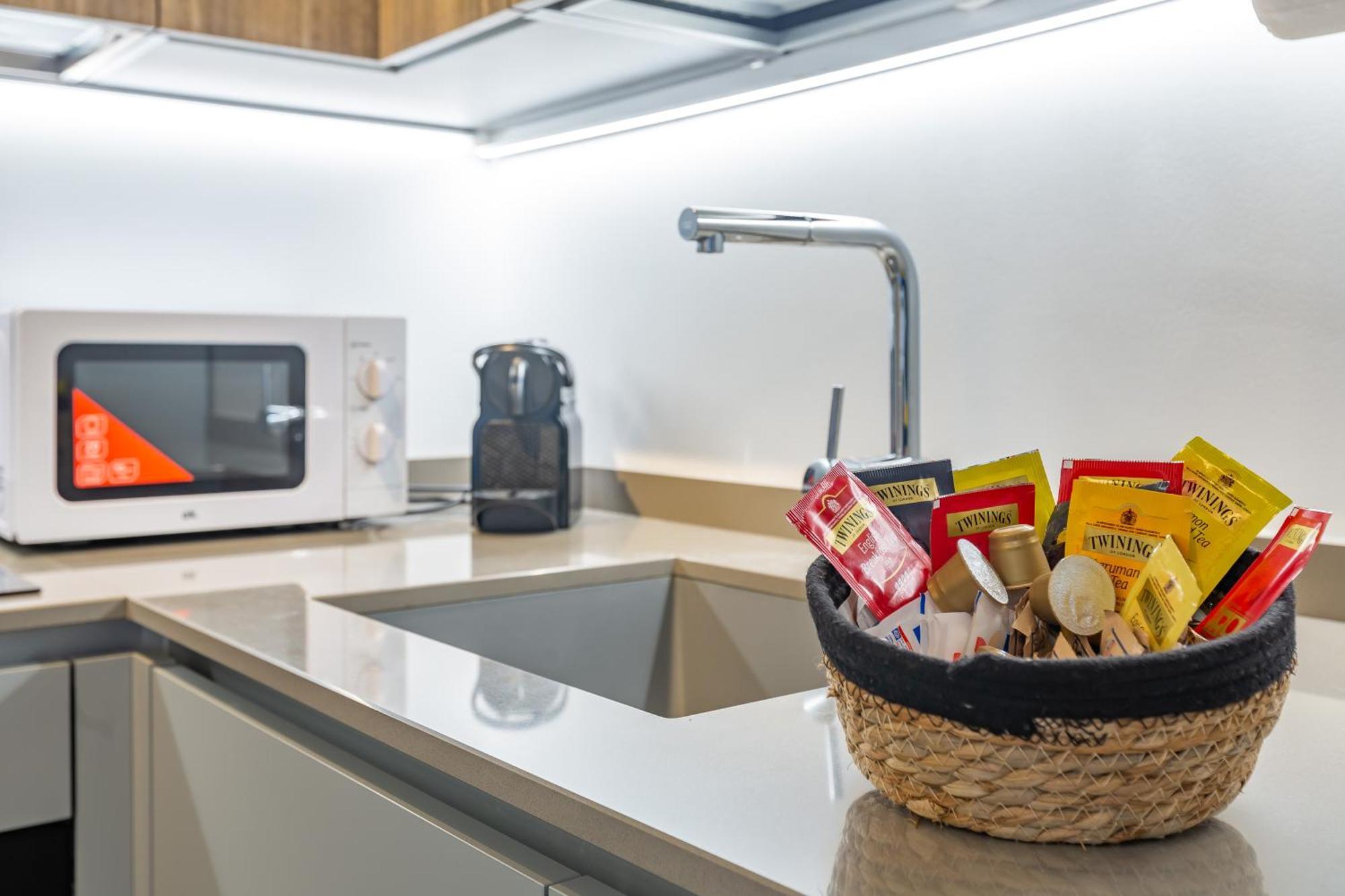 Aurealiving - Trastevere Suite With Rooftop & Gym, Your Place In Rome Roma Exterior foto